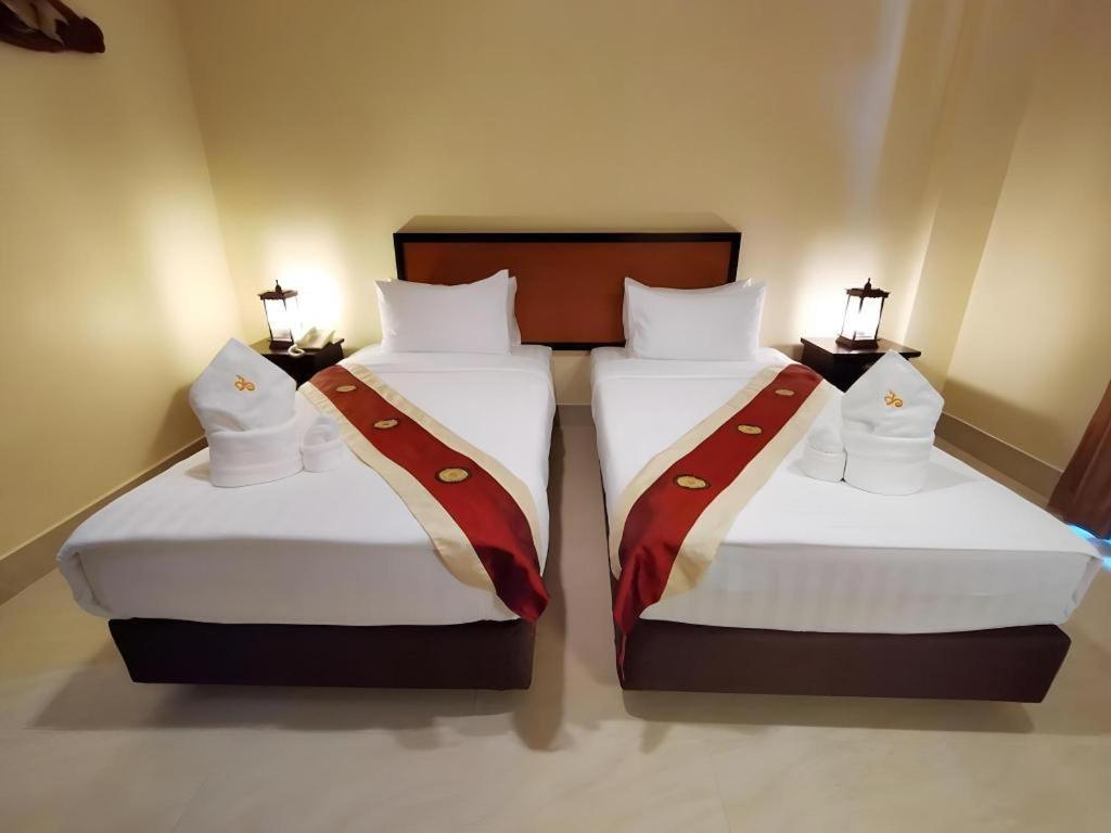 Rayong Lanna Hotel Екстер'єр фото