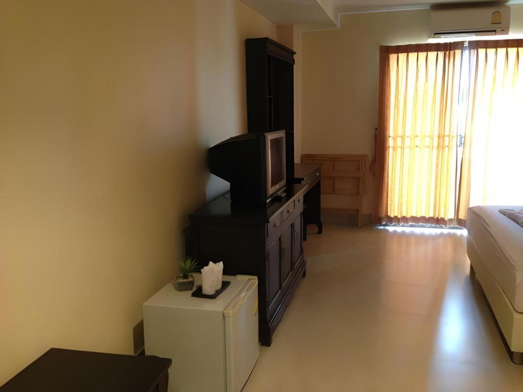 Rayong Lanna Hotel Екстер'єр фото