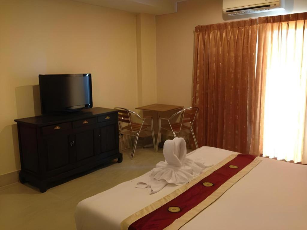 Rayong Lanna Hotel Екстер'єр фото