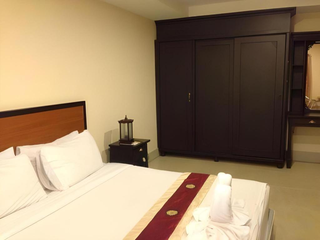 Rayong Lanna Hotel Екстер'єр фото