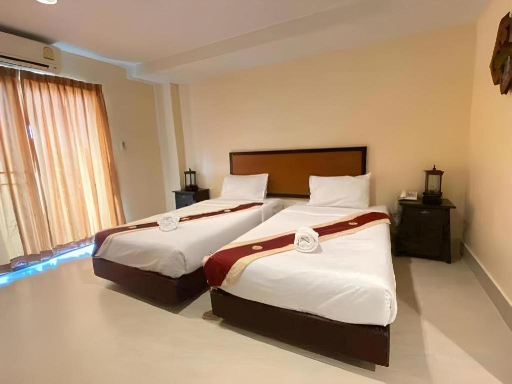 Rayong Lanna Hotel Екстер'єр фото