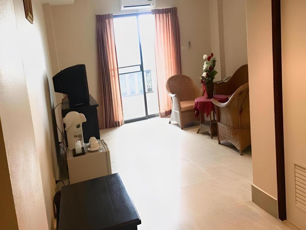 Rayong Lanna Hotel Екстер'єр фото