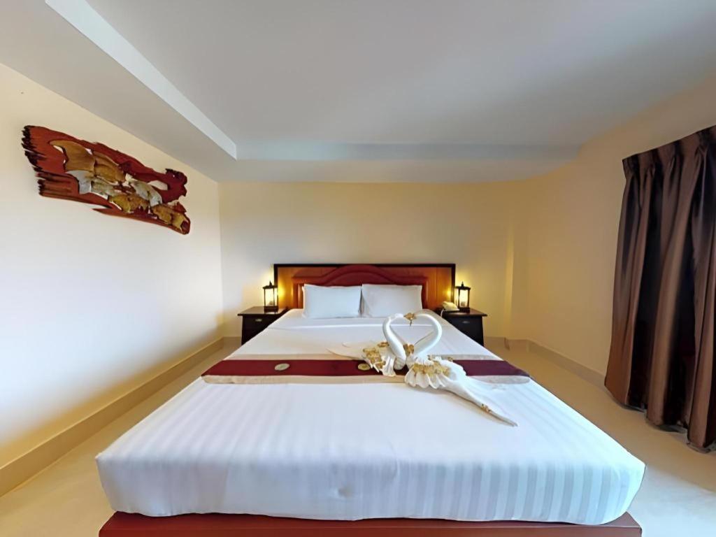 Rayong Lanna Hotel Екстер'єр фото