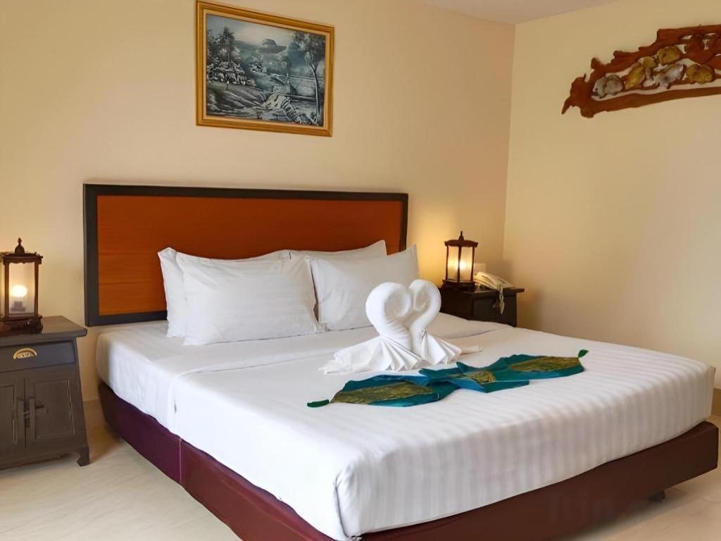 Rayong Lanna Hotel Екстер'єр фото