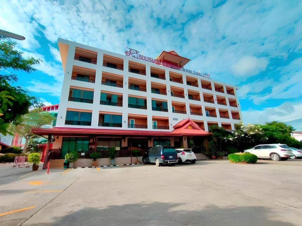 Rayong Lanna Hotel Екстер'єр фото