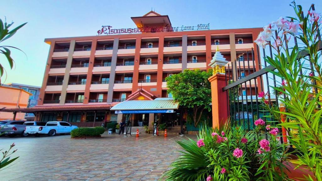 Rayong Lanna Hotel Екстер'єр фото