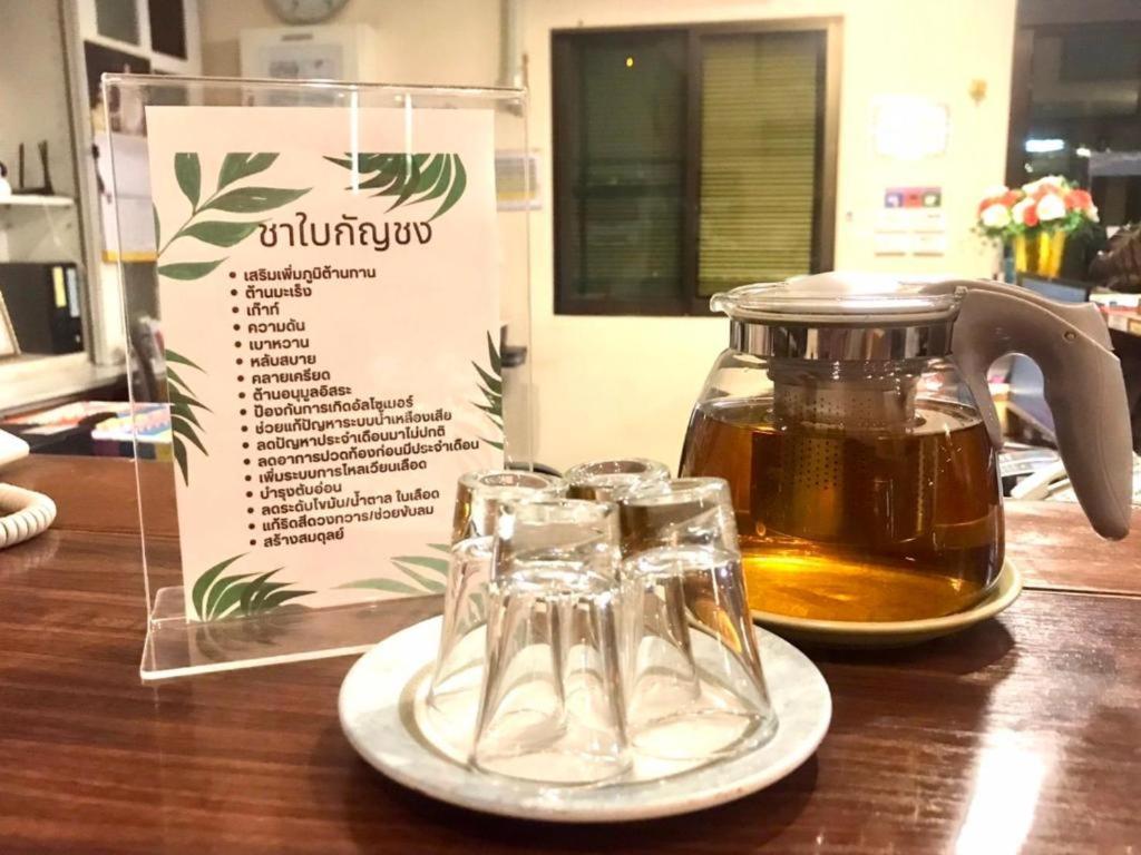Rayong Lanna Hotel Екстер'єр фото