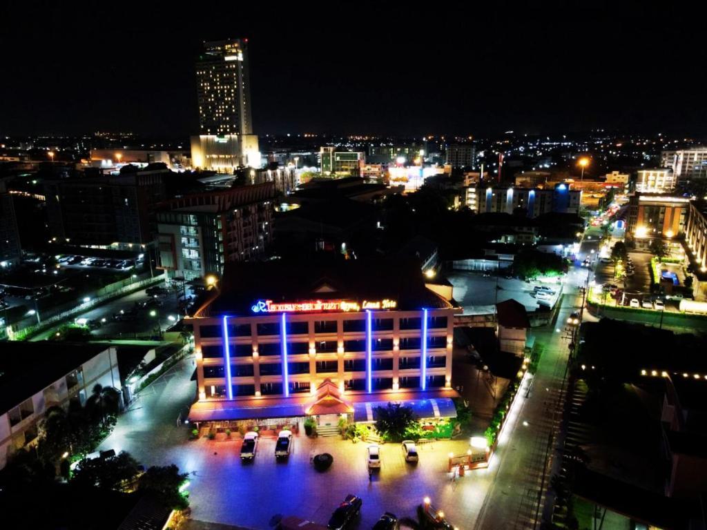 Rayong Lanna Hotel Екстер'єр фото