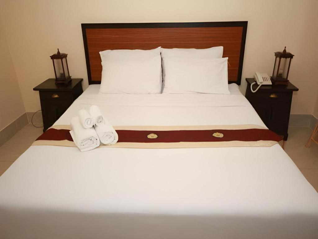 Rayong Lanna Hotel Екстер'єр фото