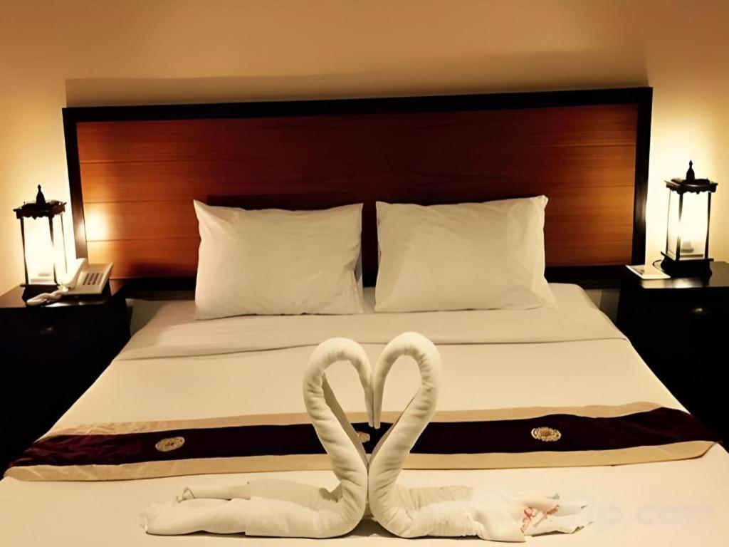 Rayong Lanna Hotel Екстер'єр фото