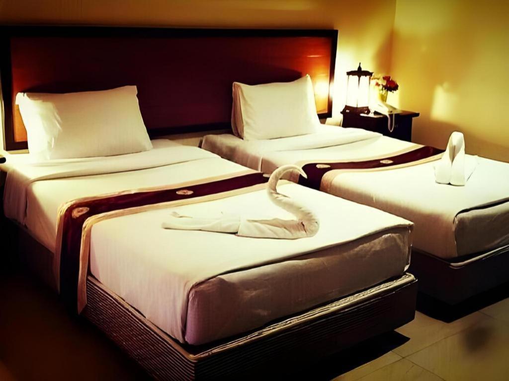 Rayong Lanna Hotel Екстер'єр фото